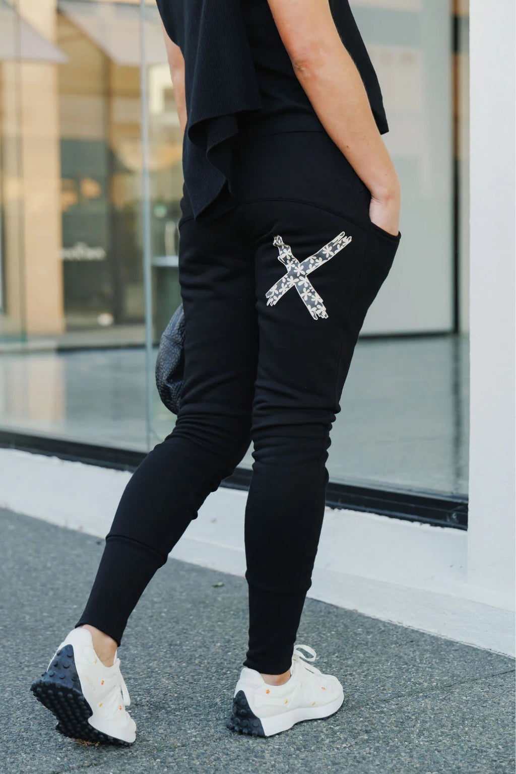 Homelee Winter Apartment Pants Black with Graphite Daisy X