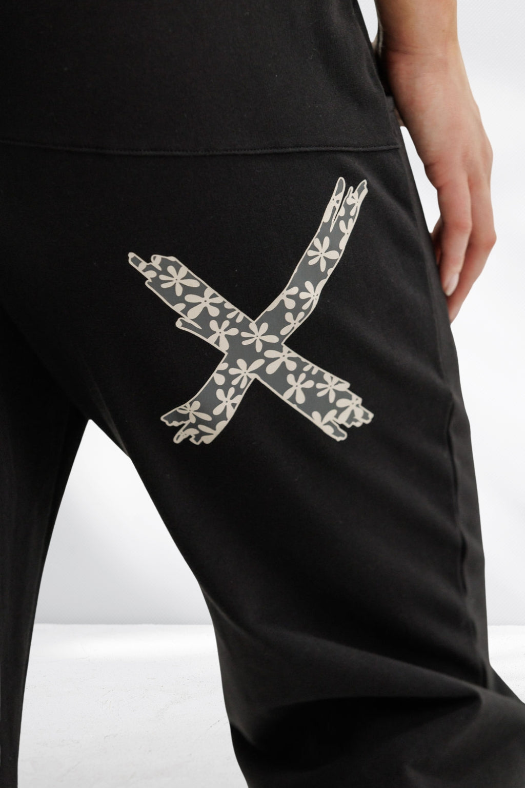 Homelee Winter Apartment Pants Black with Graphite Daisy X